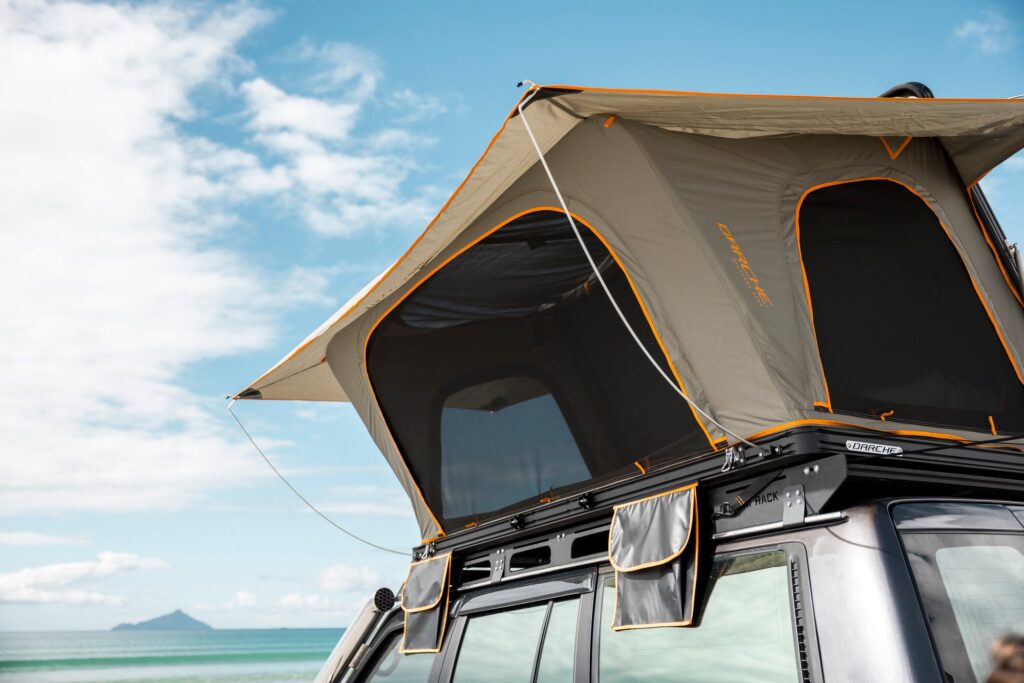 HIGHLAND 1300 ROOF TOP TENT